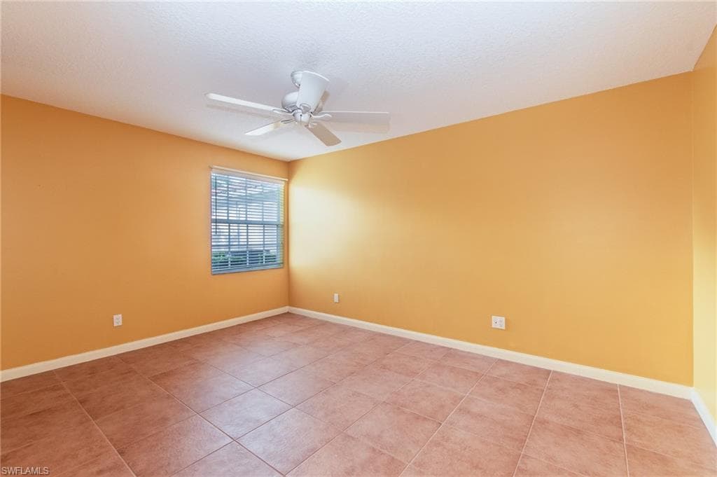 4050 Los Altos Ct, Naples, FL 34109-22