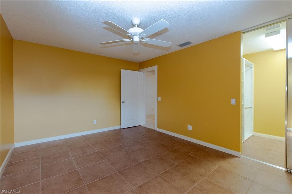 4050 Los Altos Ct, Naples, FL 34109-23