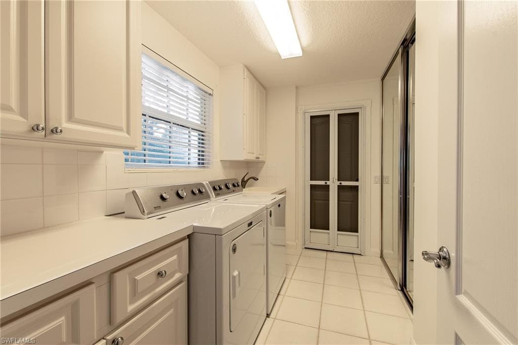 4050 Los Altos Ct, Naples, FL 34109-25