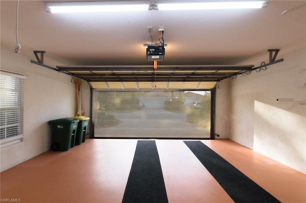 4050 Los Altos Ct, Naples, FL 34109-27