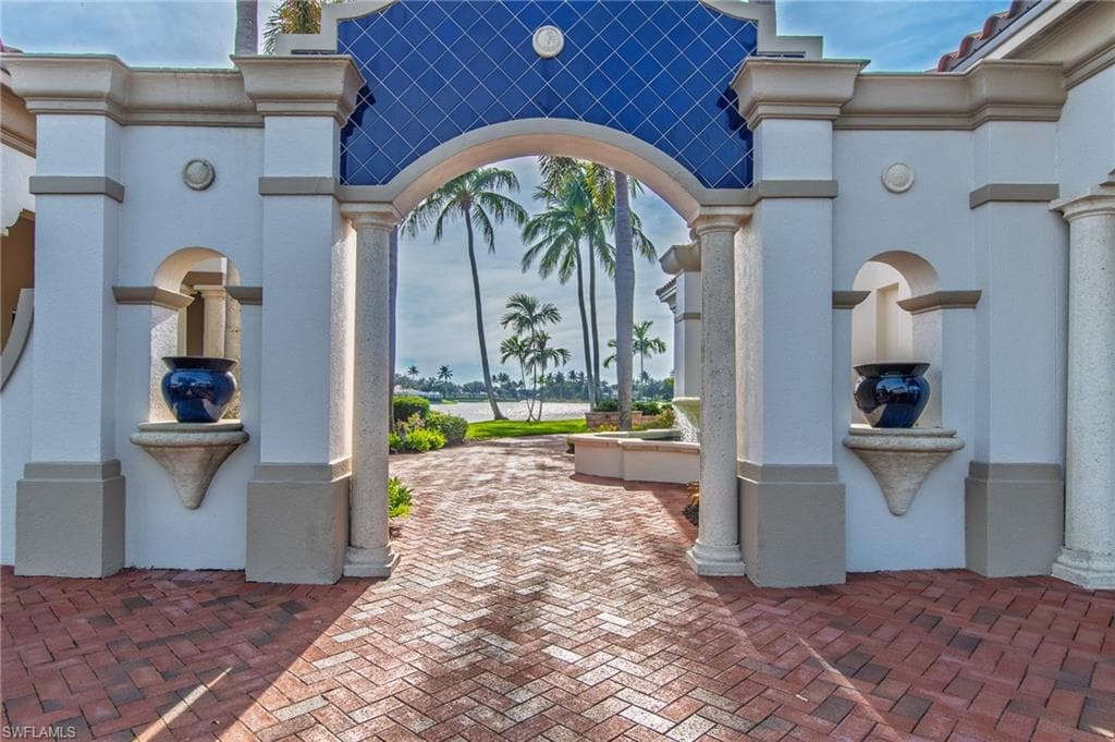 4050 Los Altos Ct, Naples, FL 34109-40