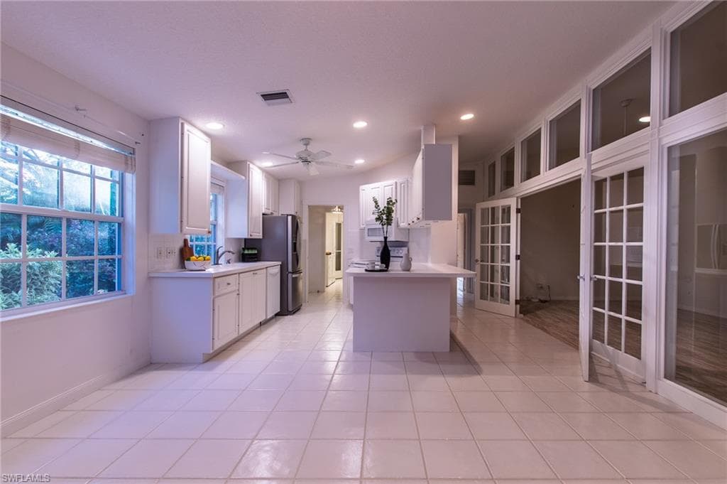 4050 Los Altos Ct, Naples, FL 34109-4