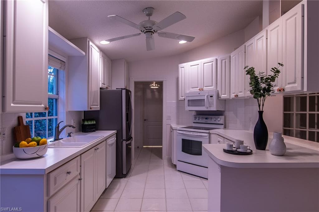 4050 Los Altos Ct, Naples, FL 34109-6