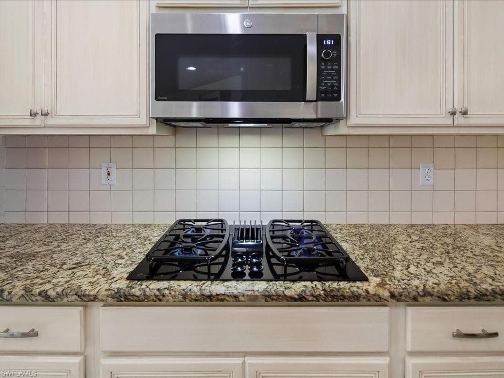 12671 Biscayne Ct, Naples, FL 34105-17