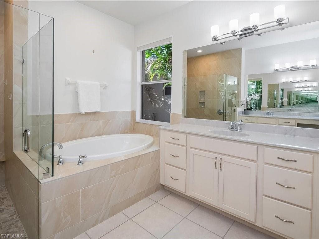 12671 Biscayne Ct, Naples, FL 34105-28