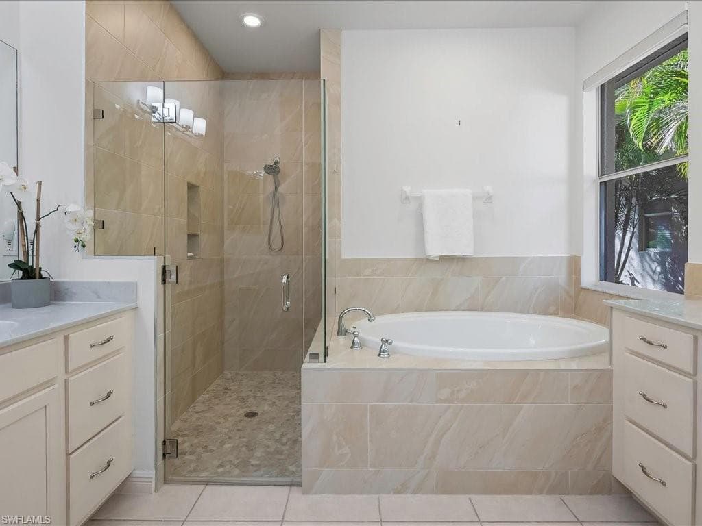 12671 Biscayne Ct, Naples, FL 34105-30