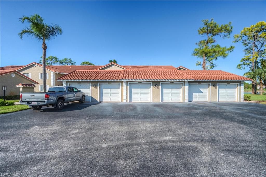 5875 Cobblestone Ln D105, Naples, FL 34112-34