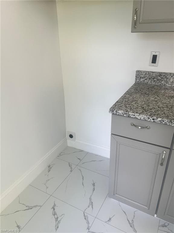 2480 Andrew Dr, Naples, FL 34112-9