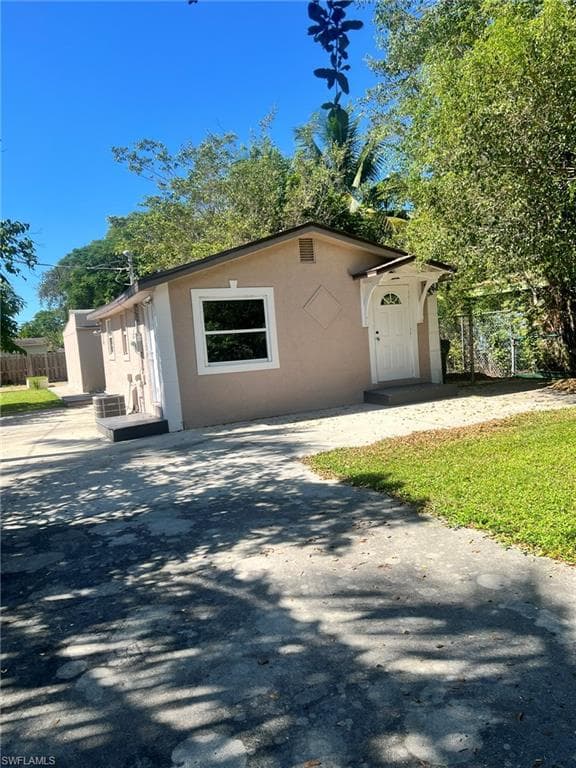 2480 Andrew Dr, Naples, FL 34112-1