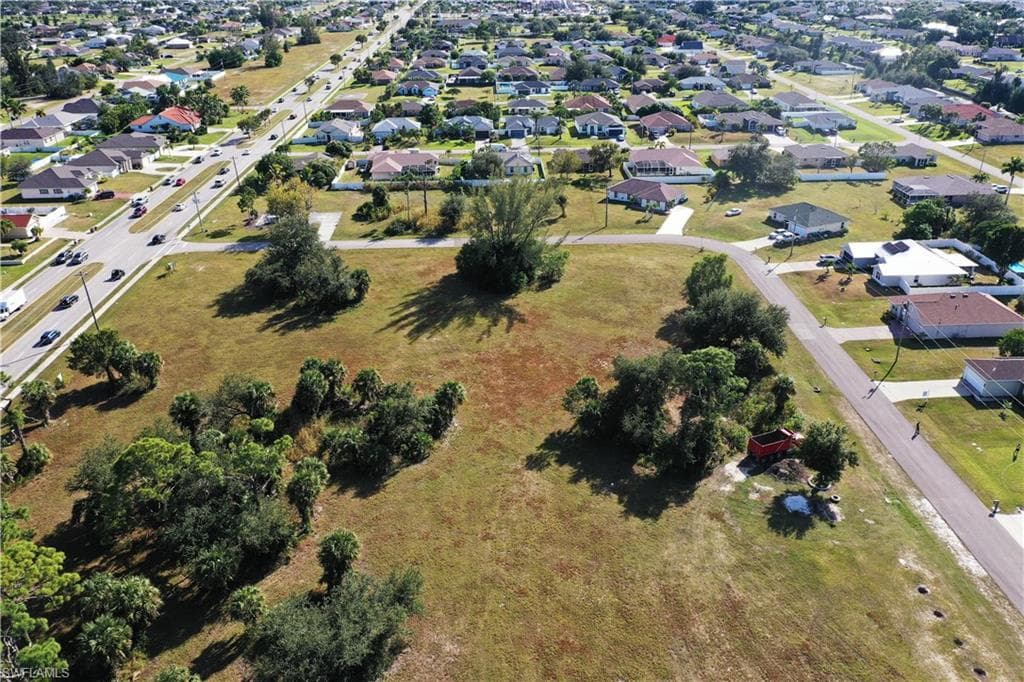 1623 16th Ct, Cape Coral, FL 33991-2