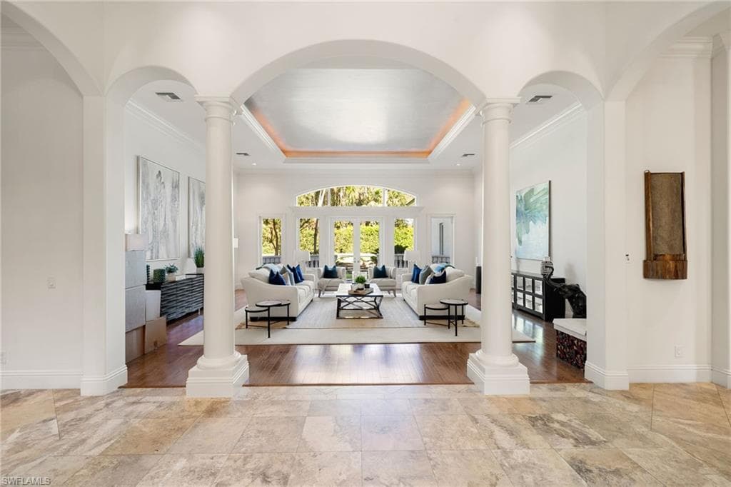 185 Tupelo Rd, Naples, FL 34108-9