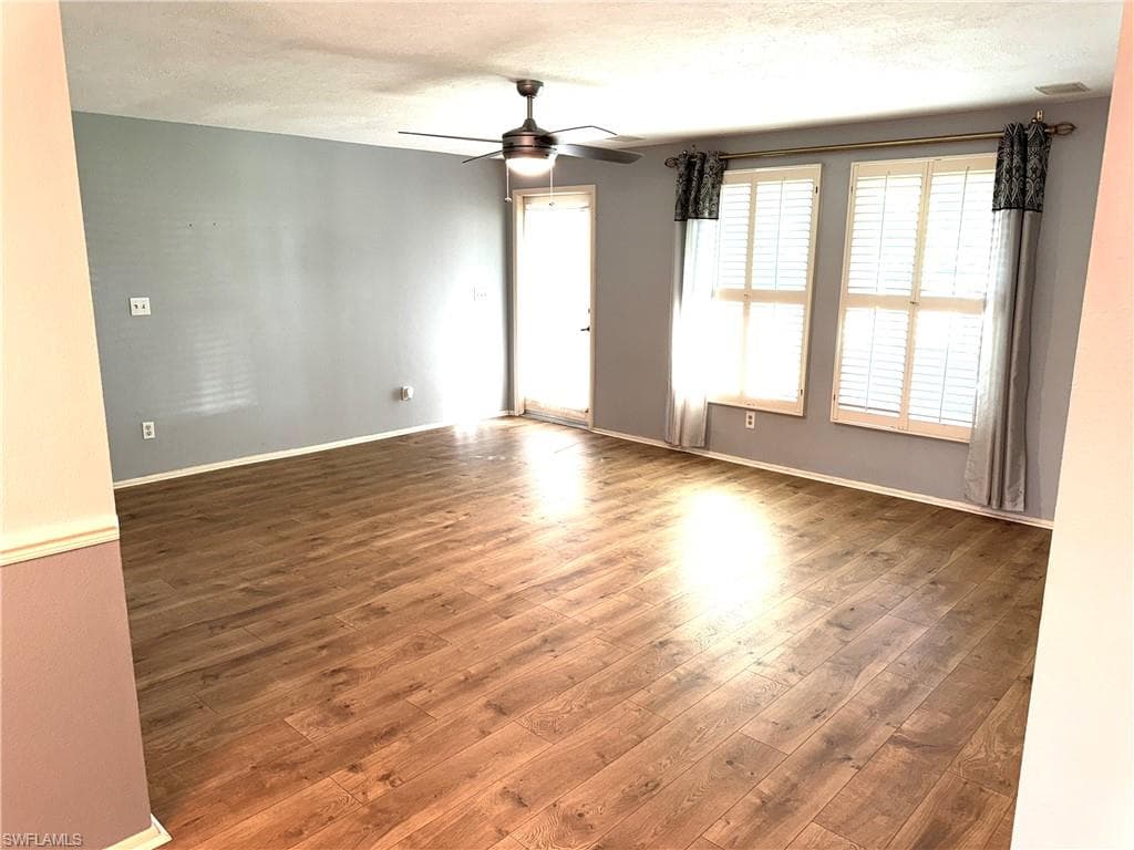 537 Landmark Dr, Naples, FL 34112-8