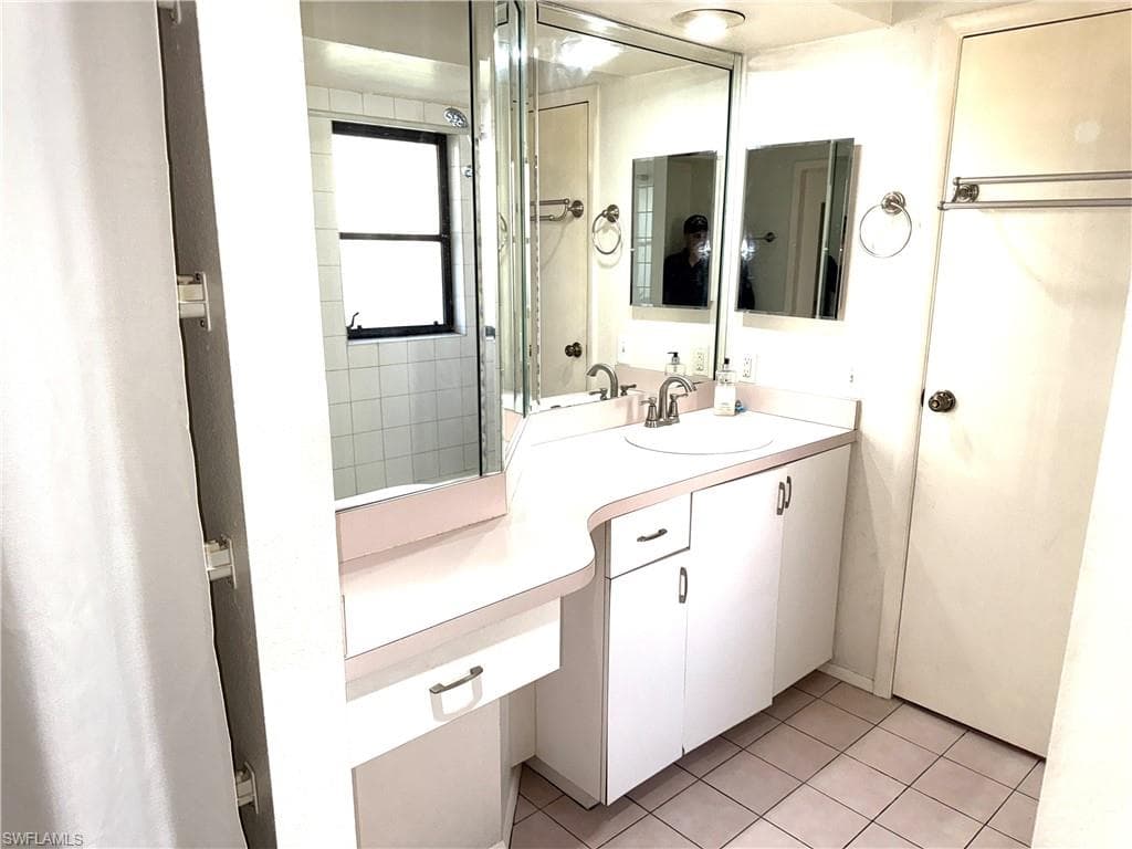 537 Landmark Dr, Naples, FL 34112-14