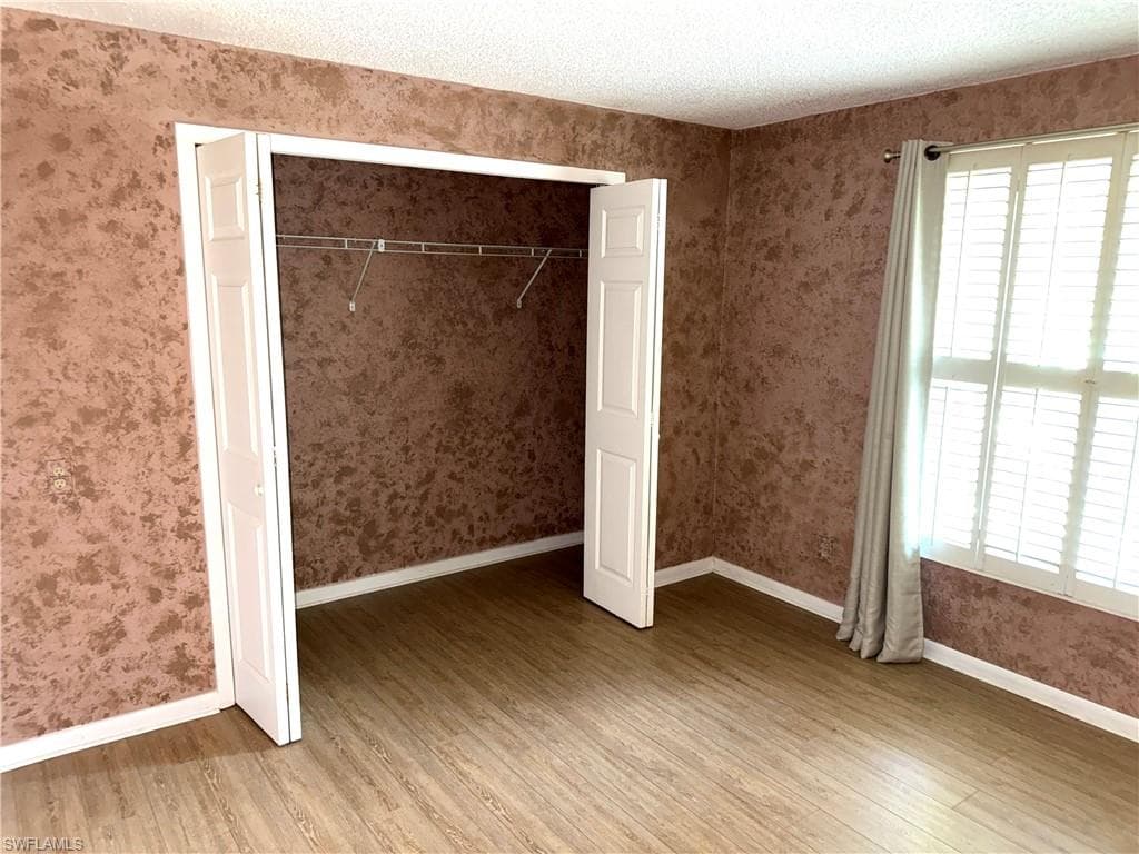 537 Landmark Dr, Naples, FL 34112-17