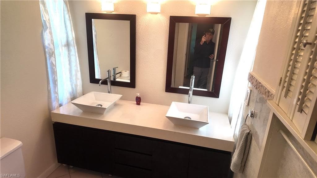 537 Landmark Dr, Naples, FL 34112-18