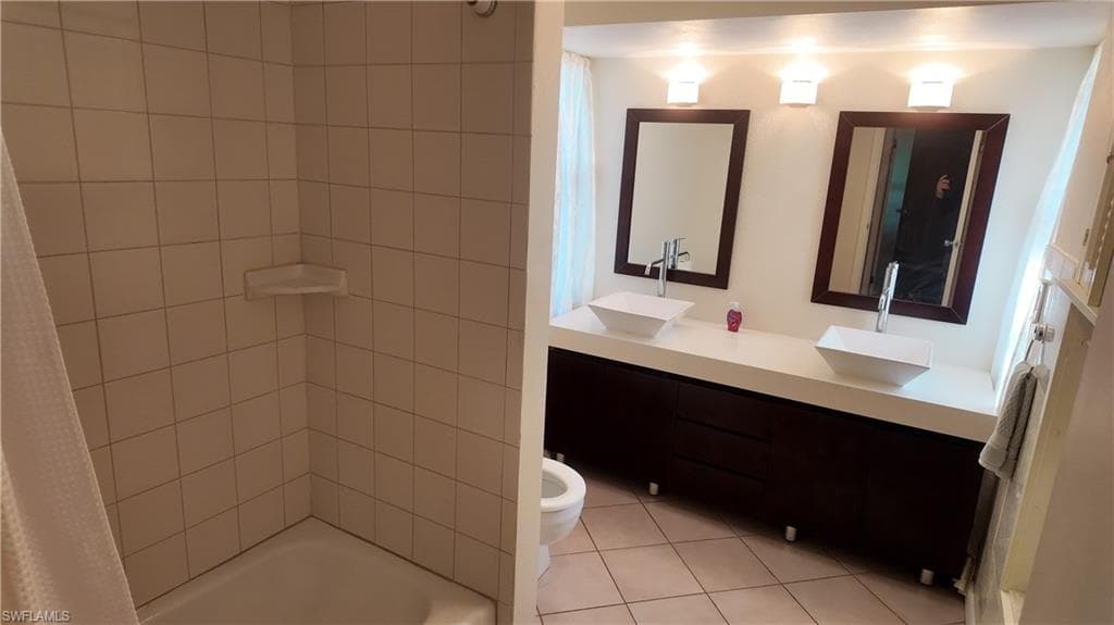 537 Landmark Dr, Naples, FL 34112-21