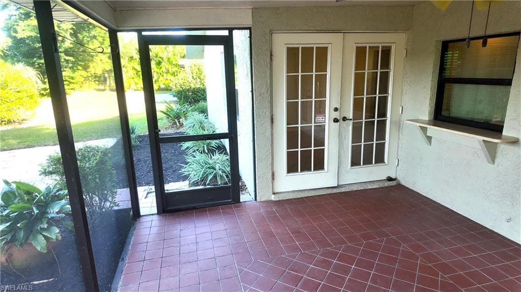 537 Landmark Dr, Naples, FL 34112-24