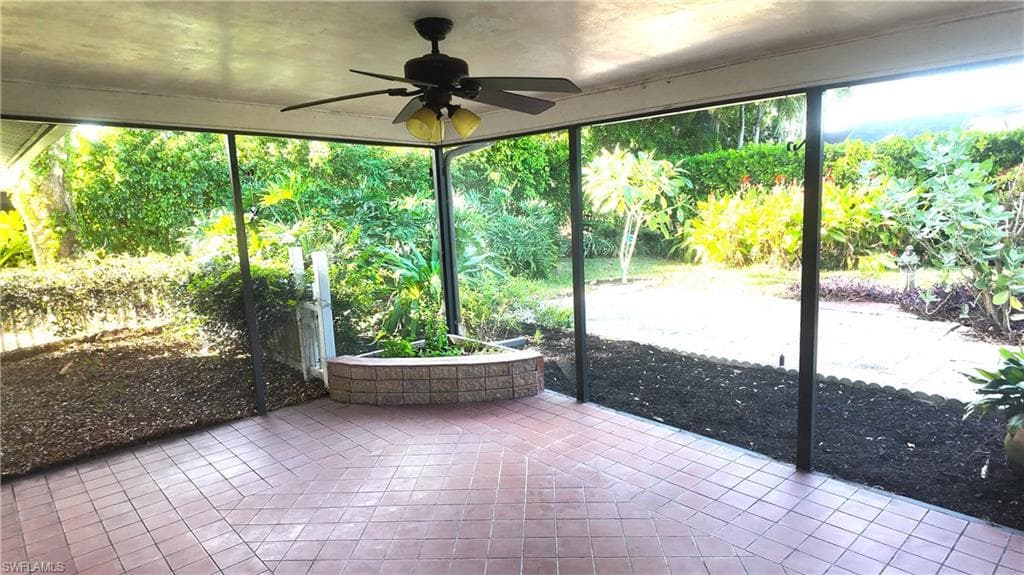 537 Landmark Dr, Naples, FL 34112-26