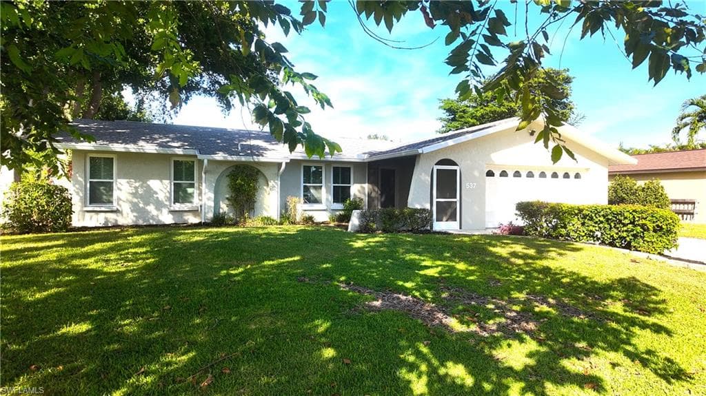 537 Landmark Dr, Naples, FL 34112-1
