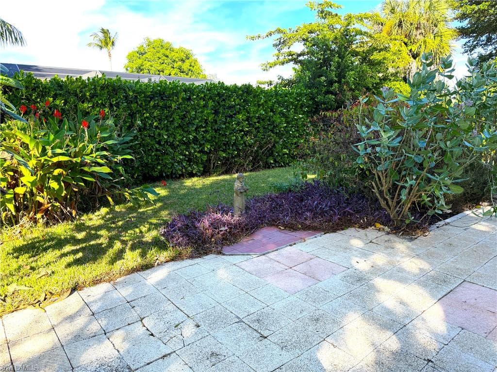 537 Landmark Dr, Naples, FL 34112-28