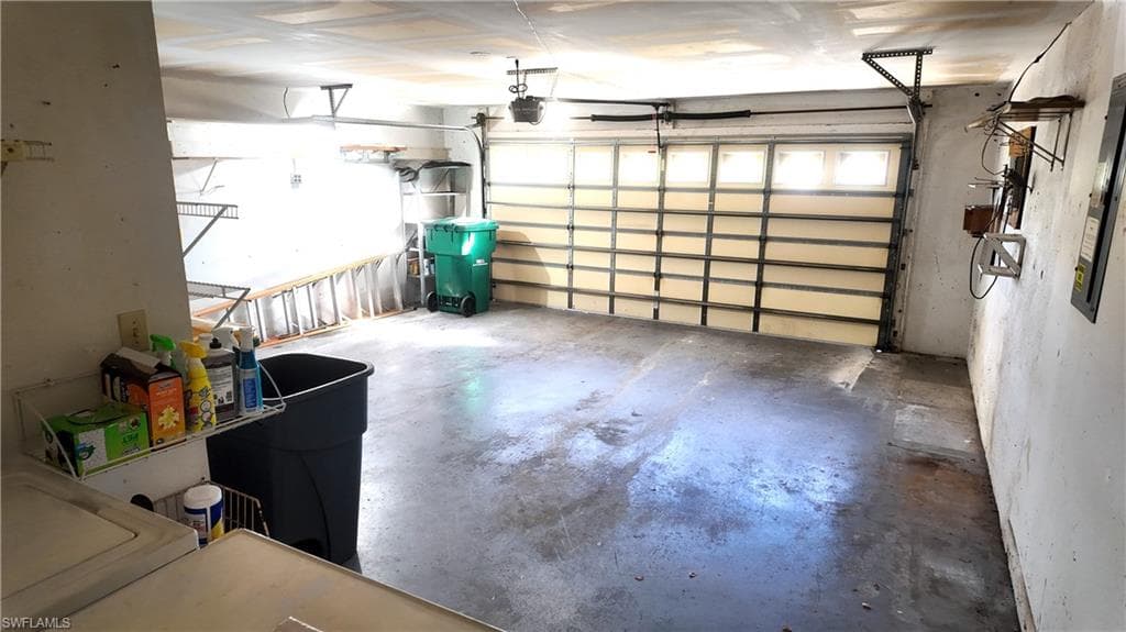 537 Landmark Dr, Naples, FL 34112-35