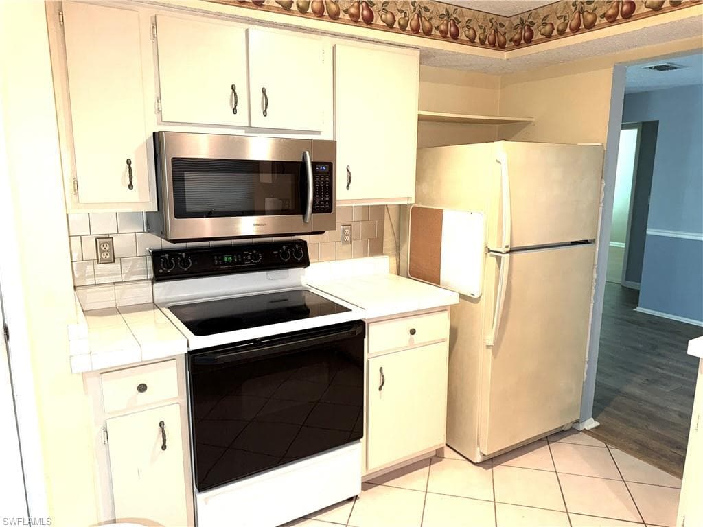 537 Landmark Dr, Naples, FL 34112-5