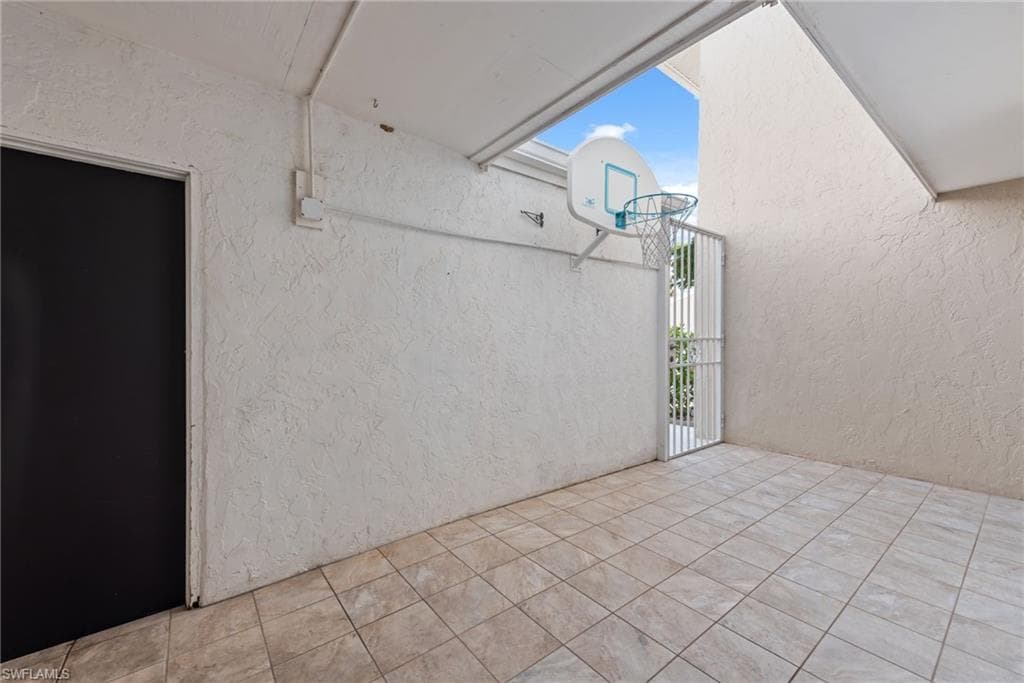 494 Bristle Cone Ln 48, Naples, FL 34113-2