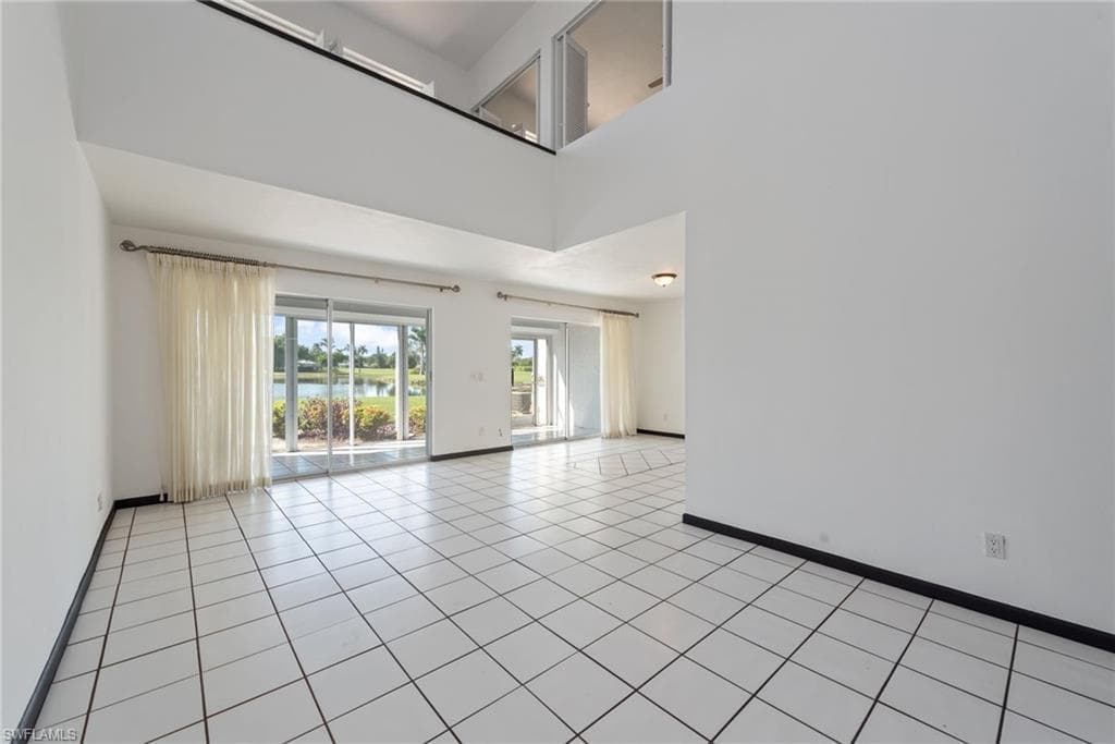 494 Bristle Cone Ln 48, Naples, FL 34113-3