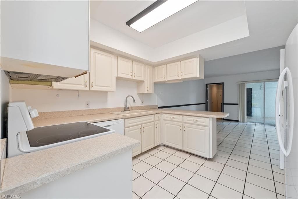 494 Bristle Cone Ln 48, Naples, FL 34113-6