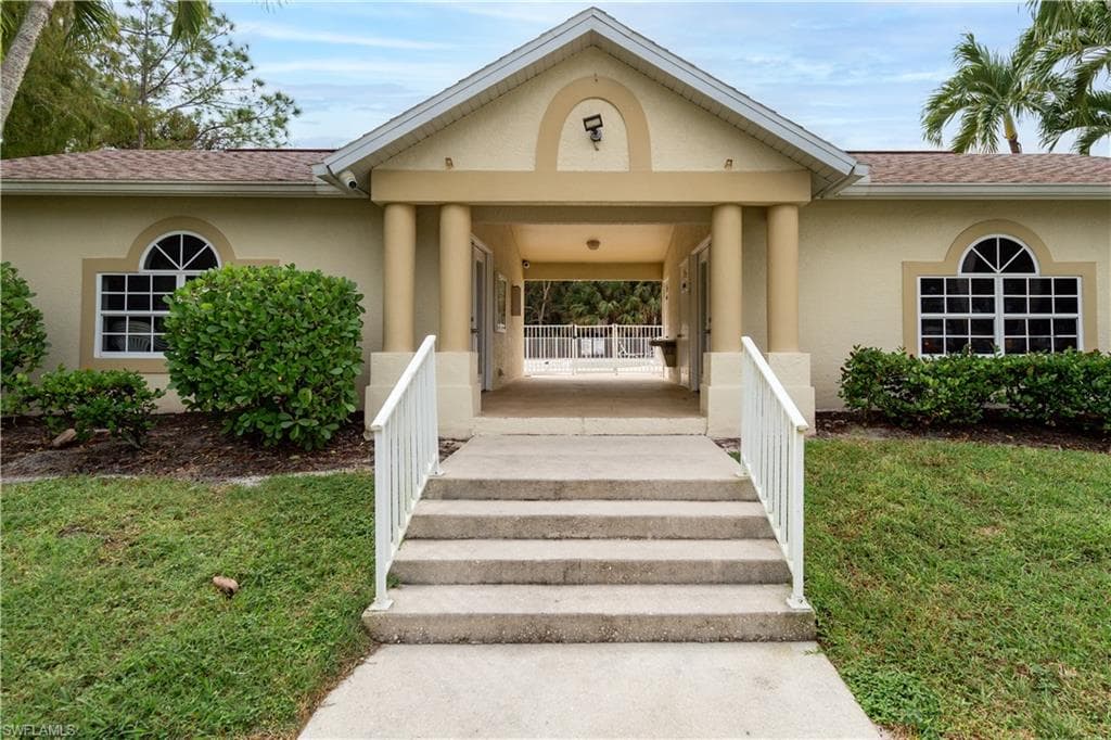 5433 Whitten Dr 106, Naples, FL 34104-15