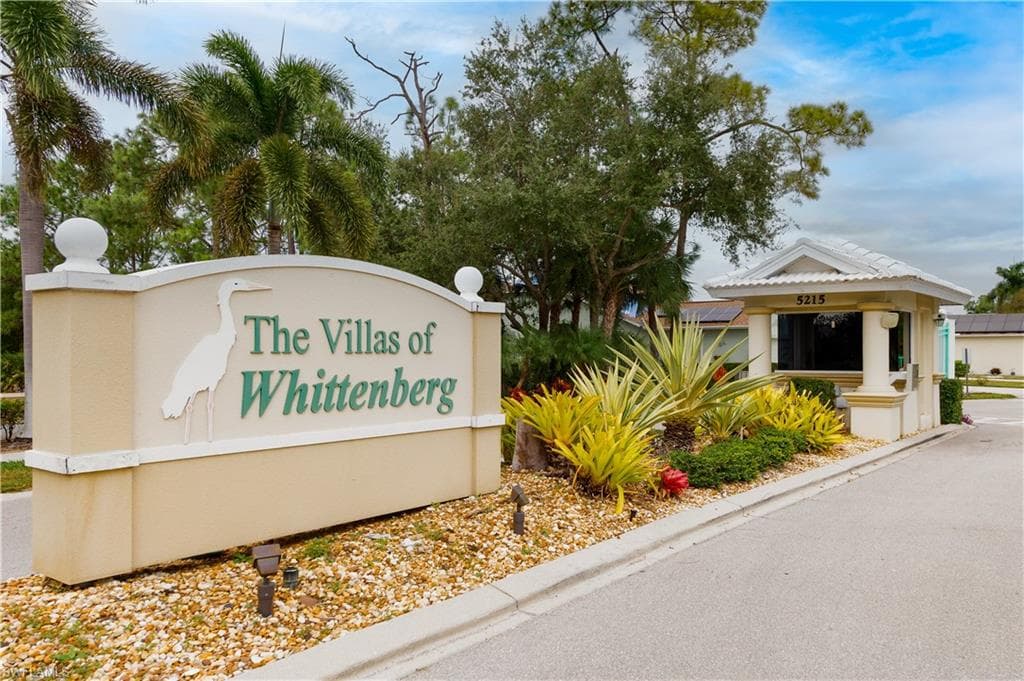 5433 Whitten Dr 106, Naples, FL 34104-1
