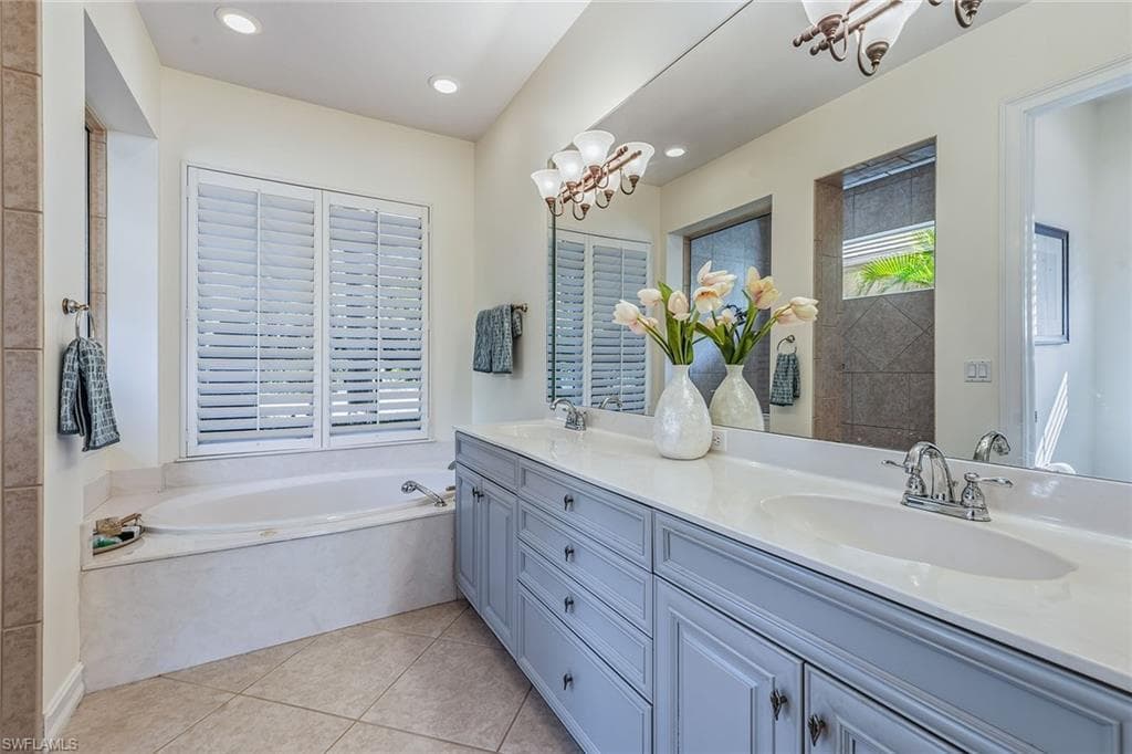 7754 Mulberry Ln, Naples, FL 34114-18