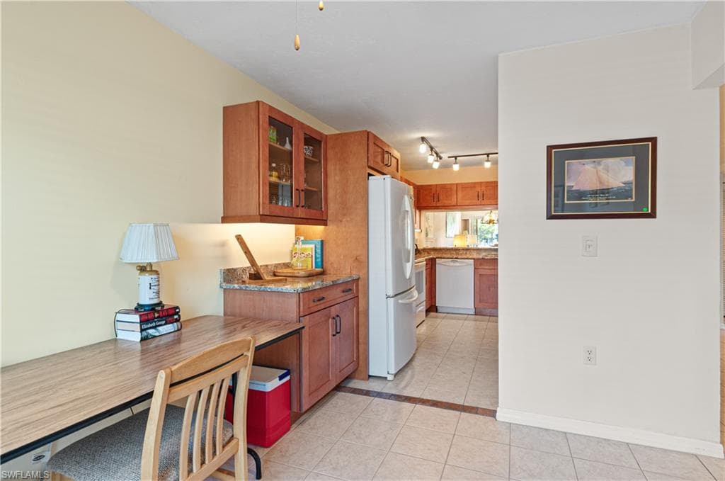 1208 Commonwealth Cir J103, Naples, FL 34116-18