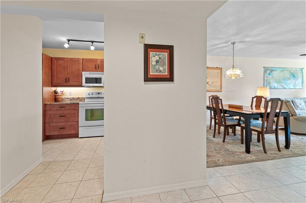 1208 Commonwealth Cir J103, Naples, FL 34116-19