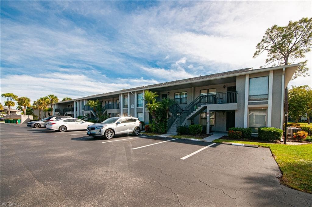 1208 Commonwealth Cir J103, Naples, FL 34116-2