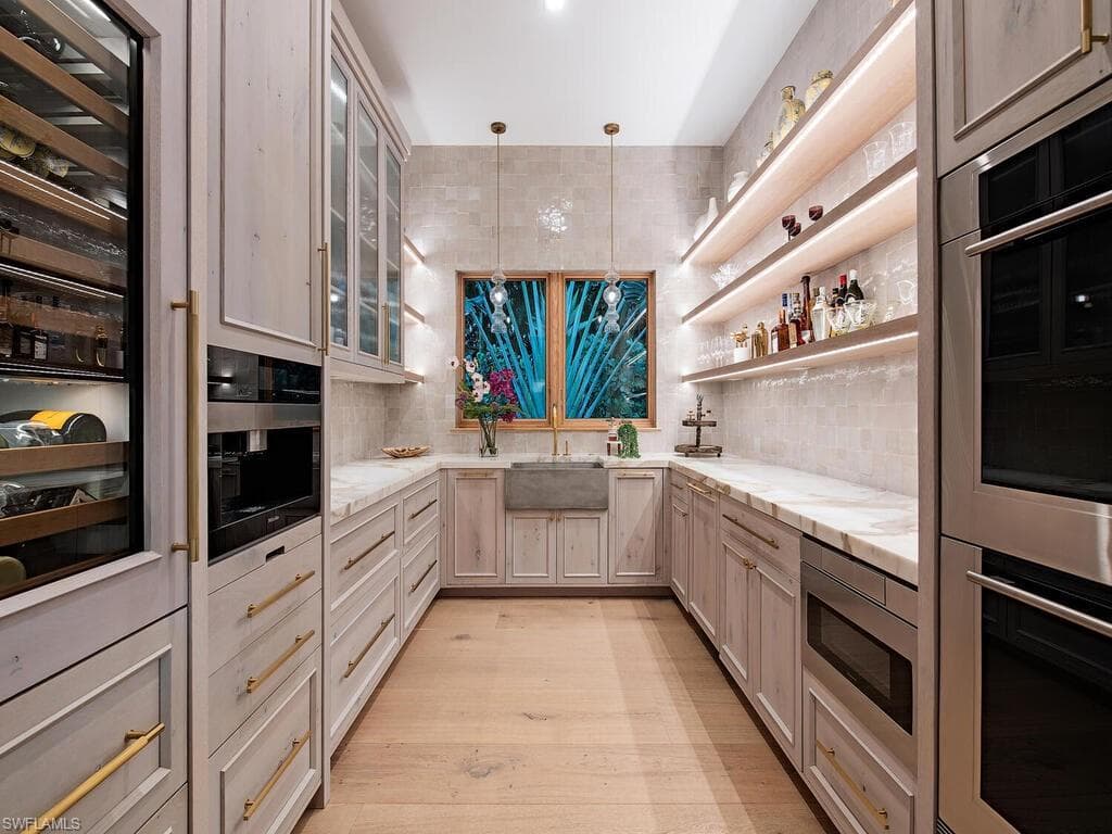 860 Admiralty Parade E, Naples, FL 34102-18