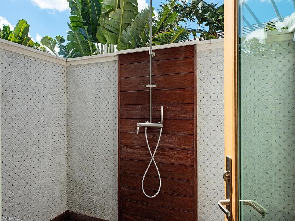 860 Admiralty Parade E, Naples, FL 34102-24