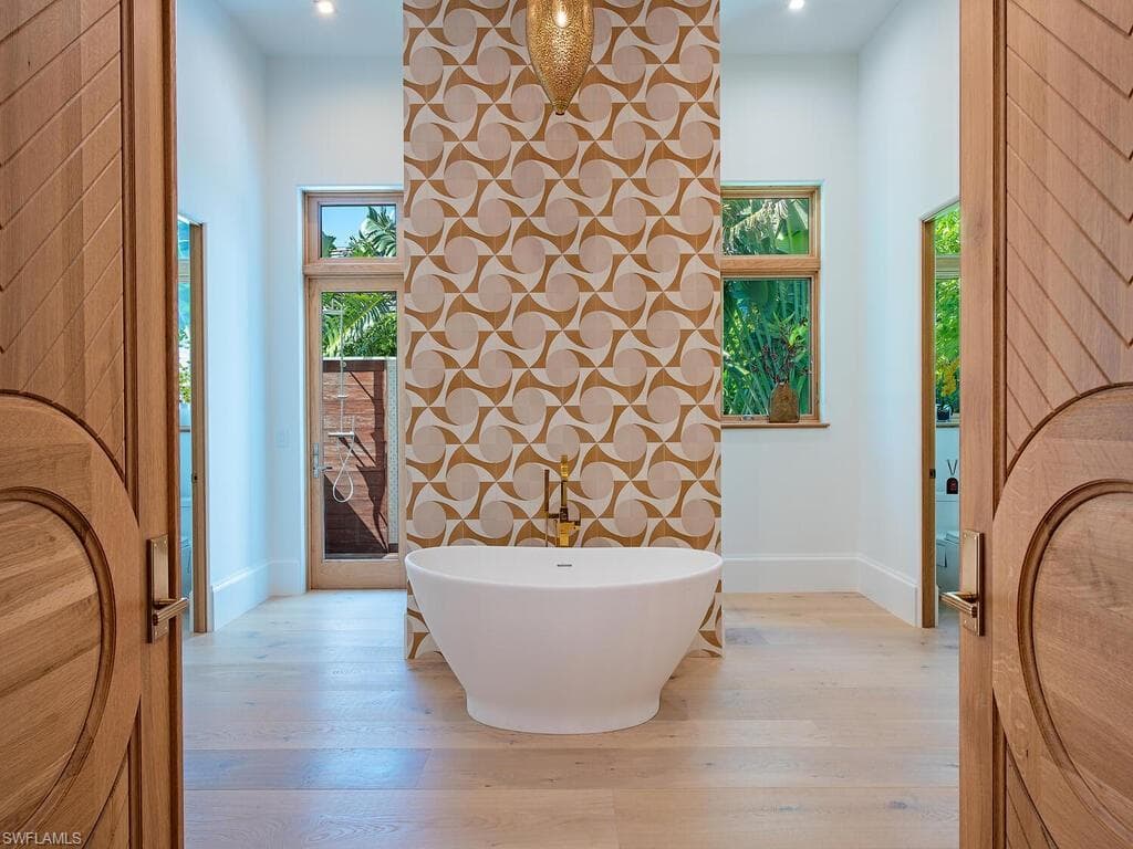 860 Admiralty Parade E, Naples, FL 34102-31