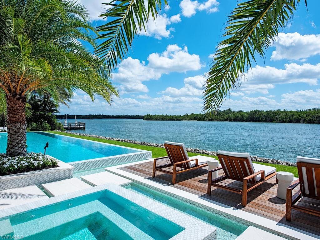 860 Admiralty Parade E, Naples, FL 34102-42