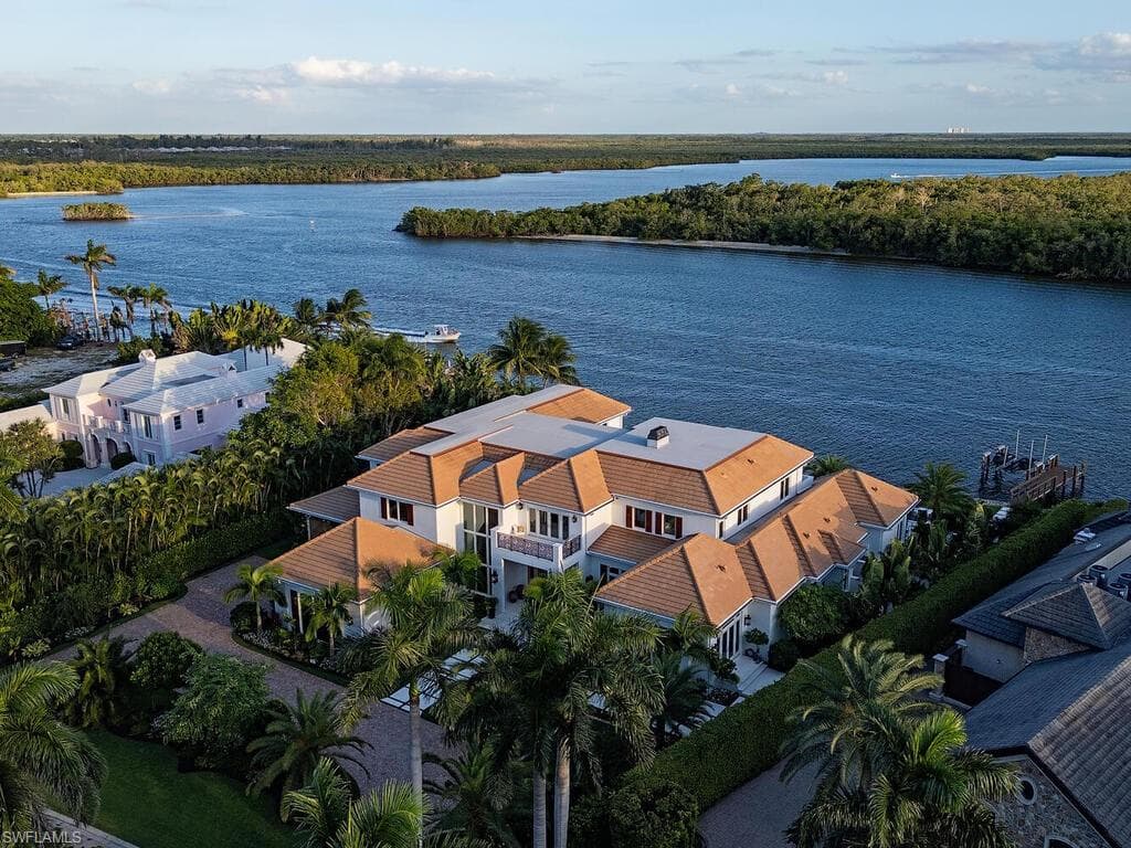 860 Admiralty Parade E, Naples, FL 34102-45