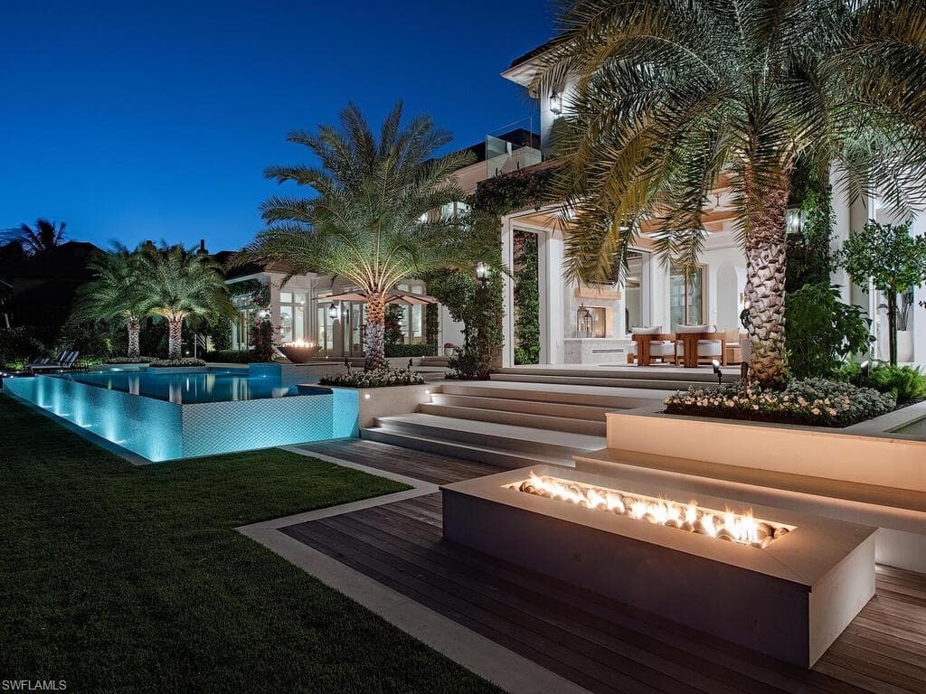 860 Admiralty Parade E, Naples, FL 34102-3