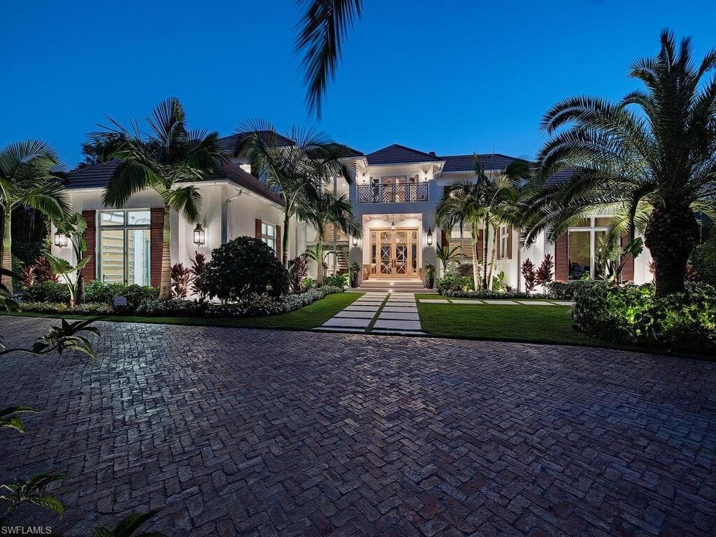 860 Admiralty Parade E, Naples, FL 34102-7