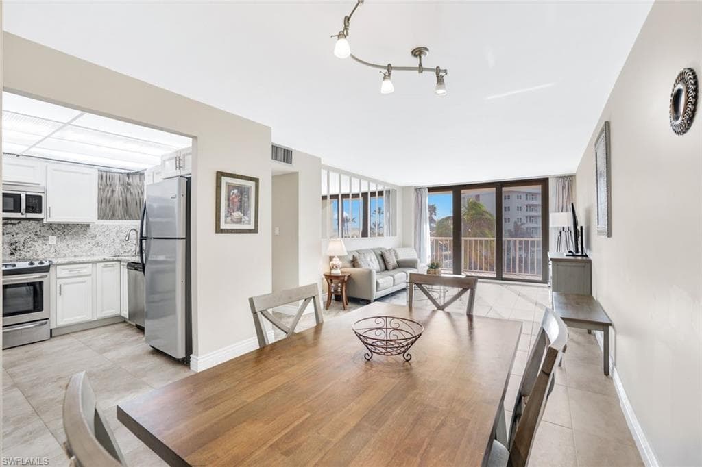 260 Seaview Ct 309, Marco Island, FL 34145-8