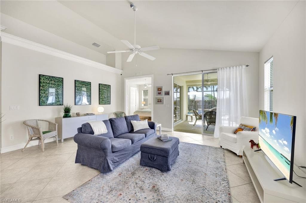 684 98th Ave N, Naples, FL 34108-8