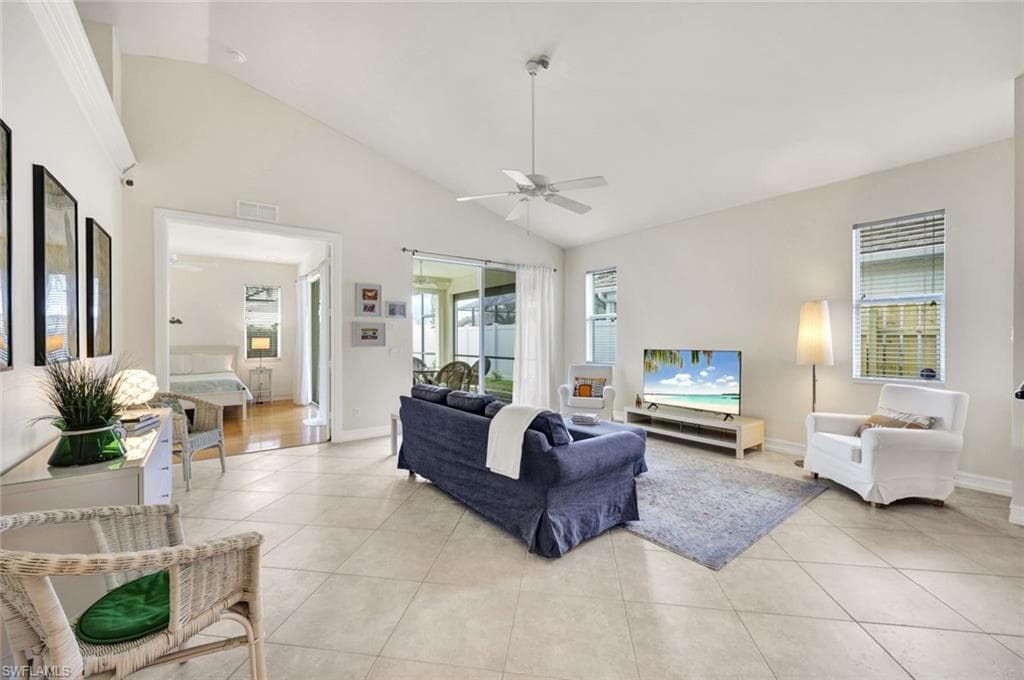 684 98th Ave N, Naples, FL 34108-9