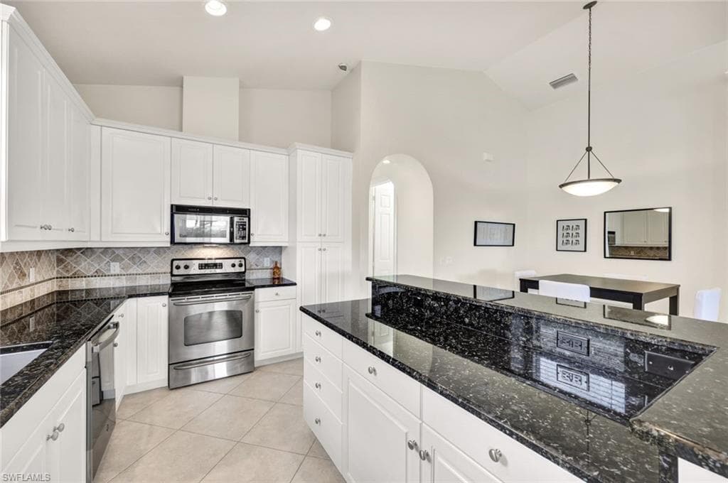 684 98th Ave N, Naples, FL 34108-13