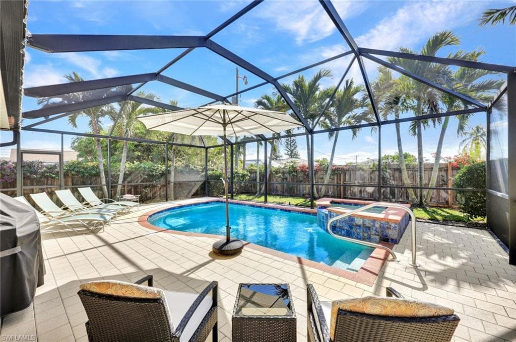 684 98th Ave N, Naples, FL 34108-23