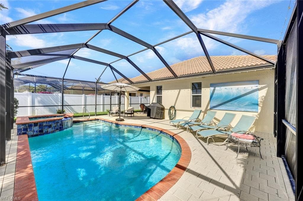 684 98th Ave N, Naples, FL 34108-25