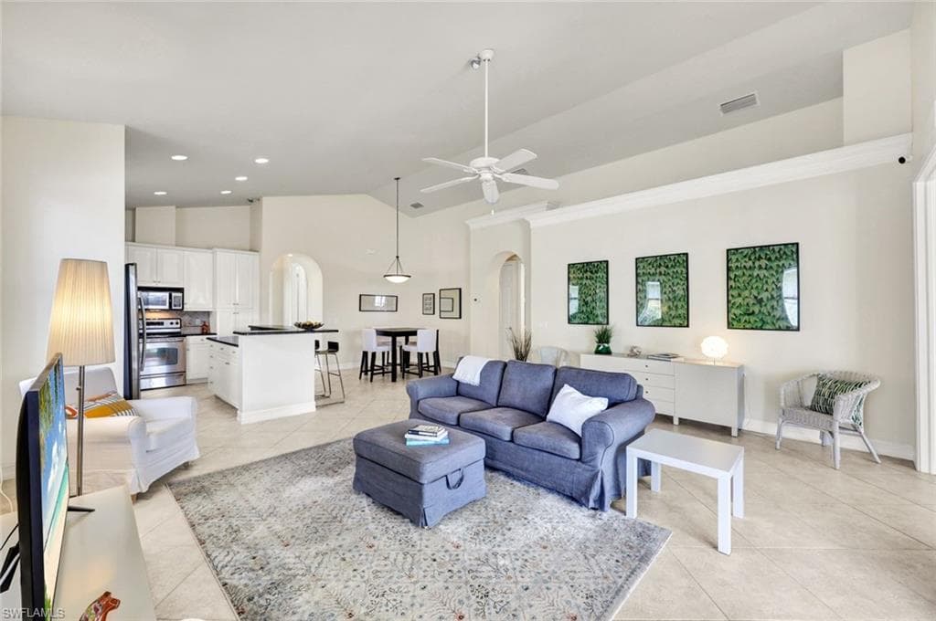 684 98th Ave N, Naples, FL 34108-7