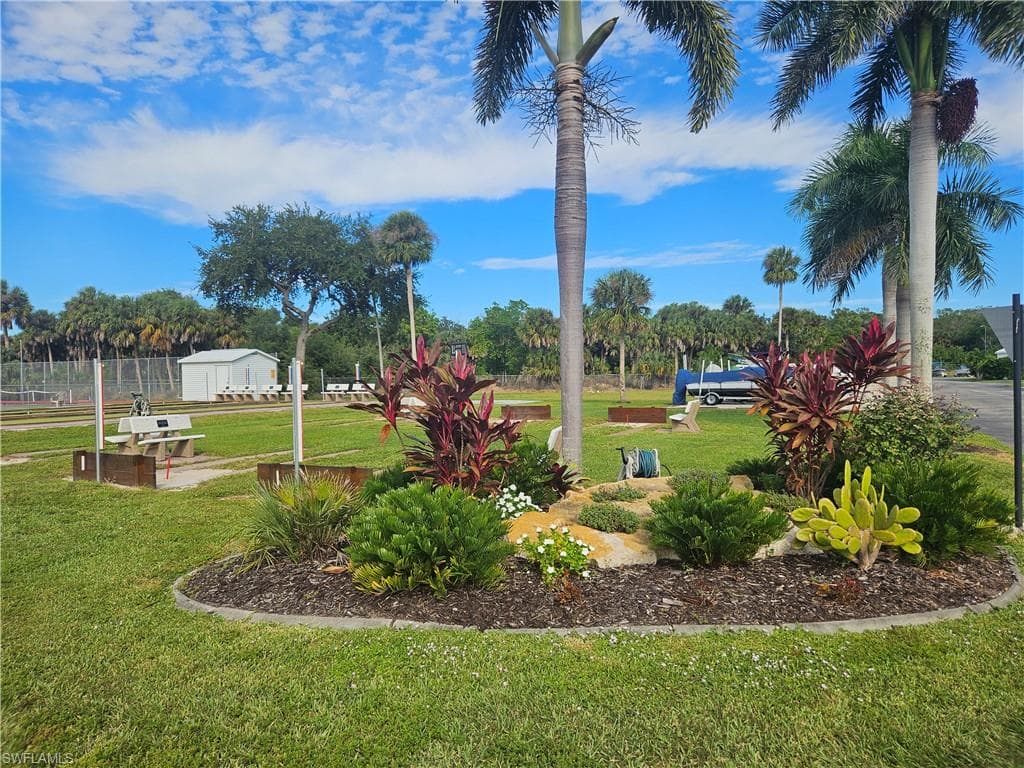 9 Garnet Dr 9g, Naples, FL 34114-13